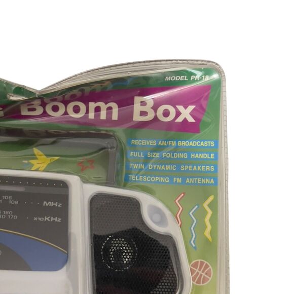 Vintage Street Beat Mini Boom Box Radio PR-18 AM/FM White 1996 New - Picture 4 of 9